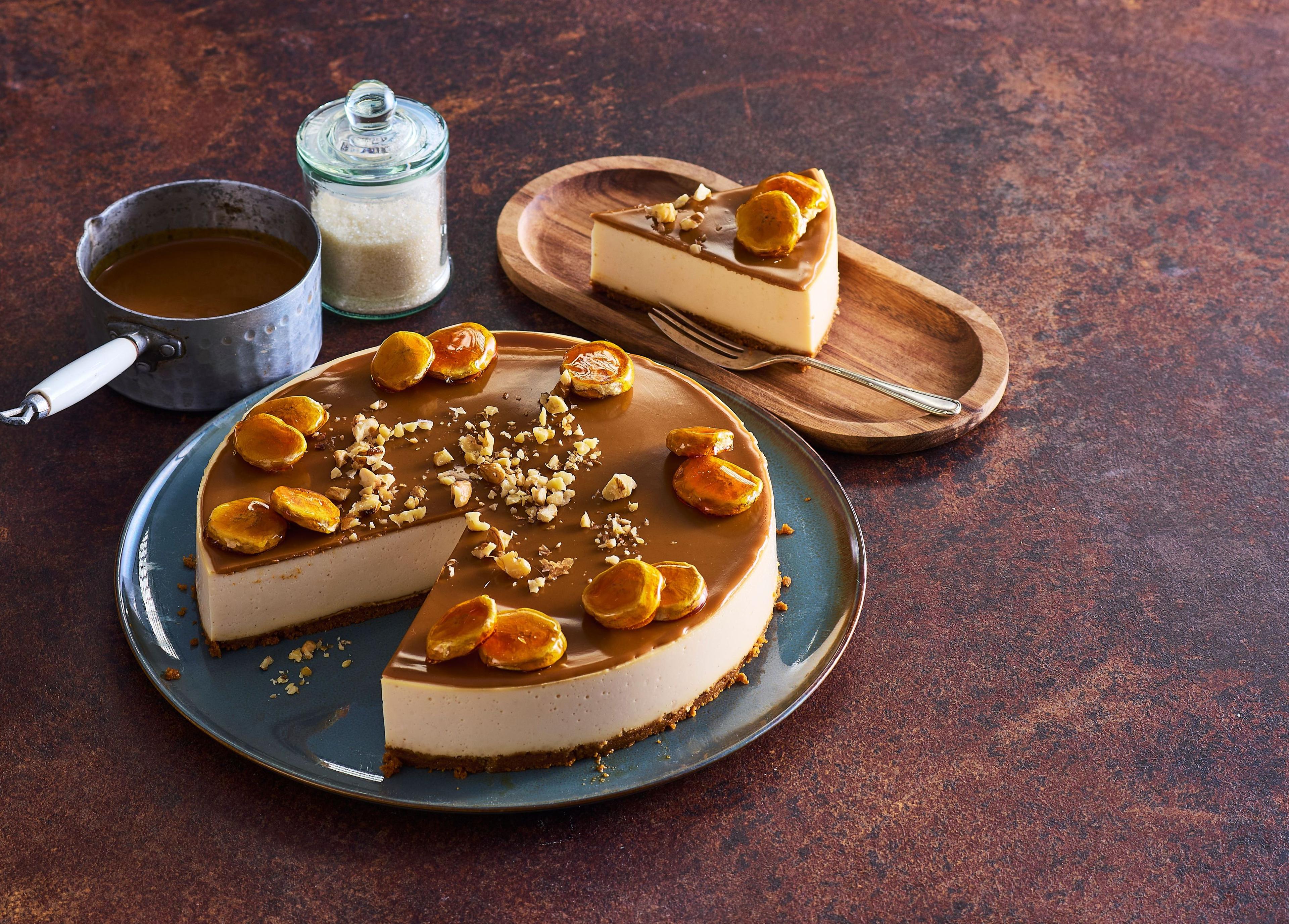 Banánový cheesecake s karamelom