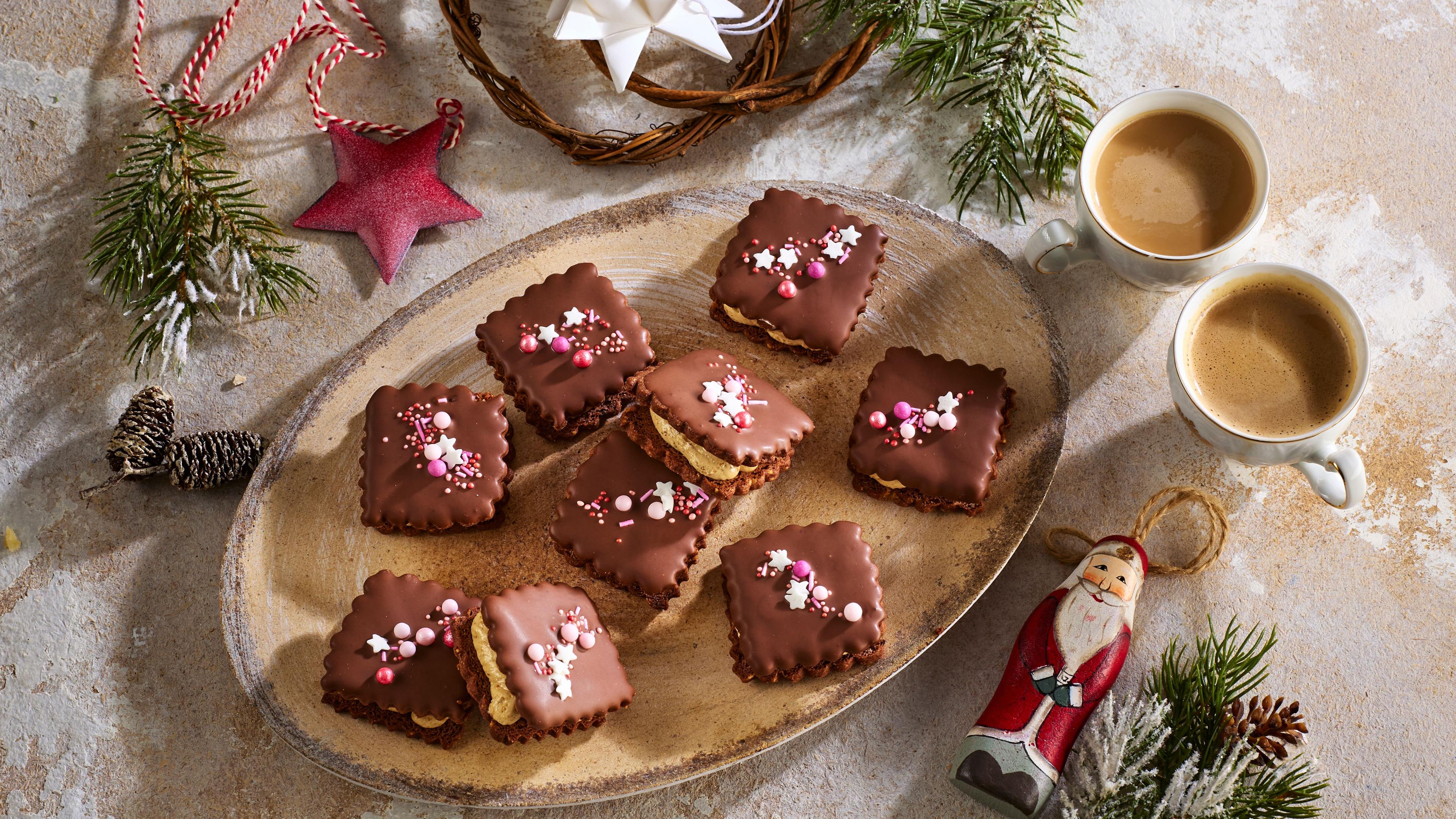 Vianočné arašidové štvorčeky v čokoláde