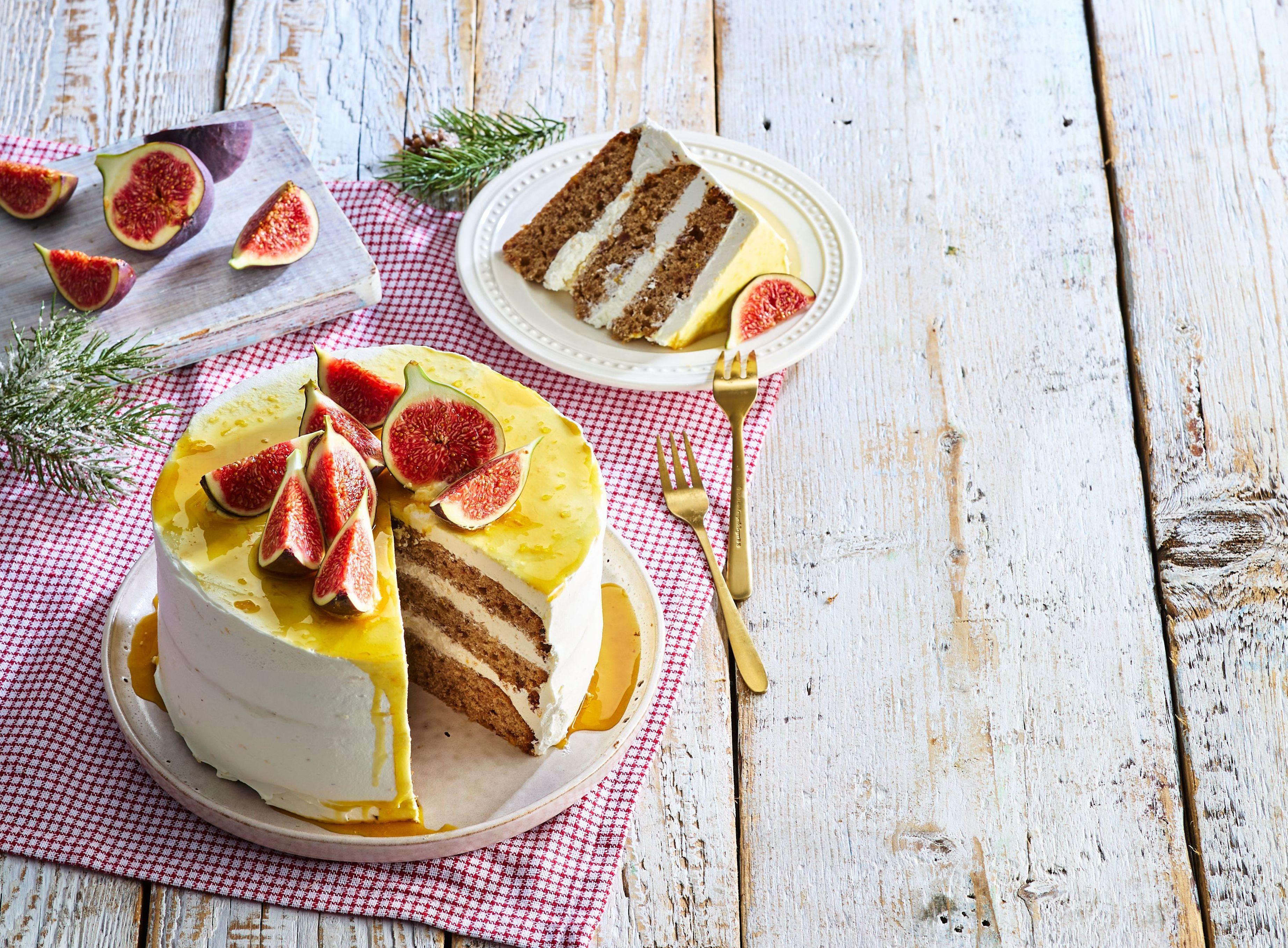 Perníková torta s datľami a pomarančovým karamelom