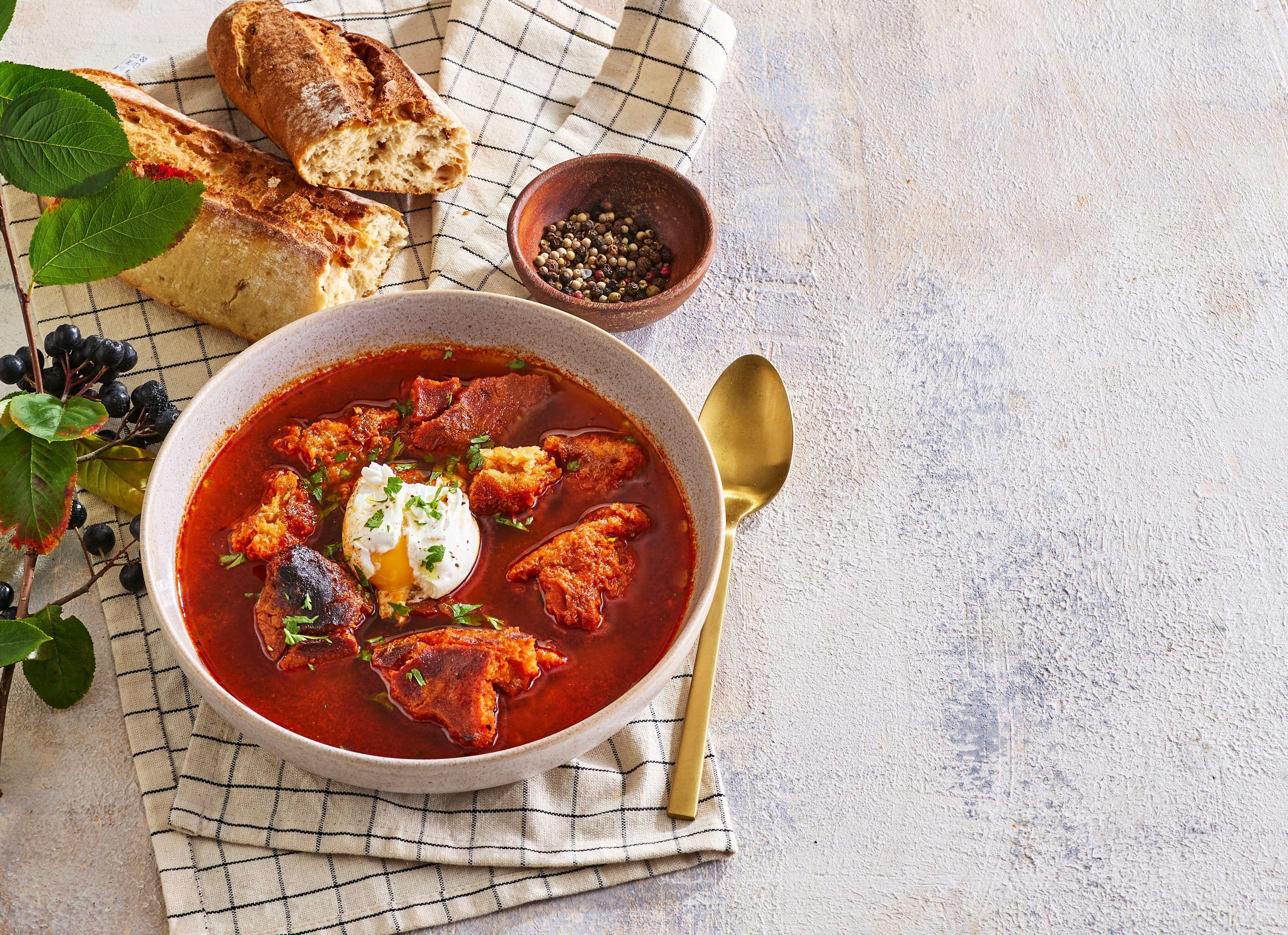 Baskická cesnaková polievka so strateným vajíčkom