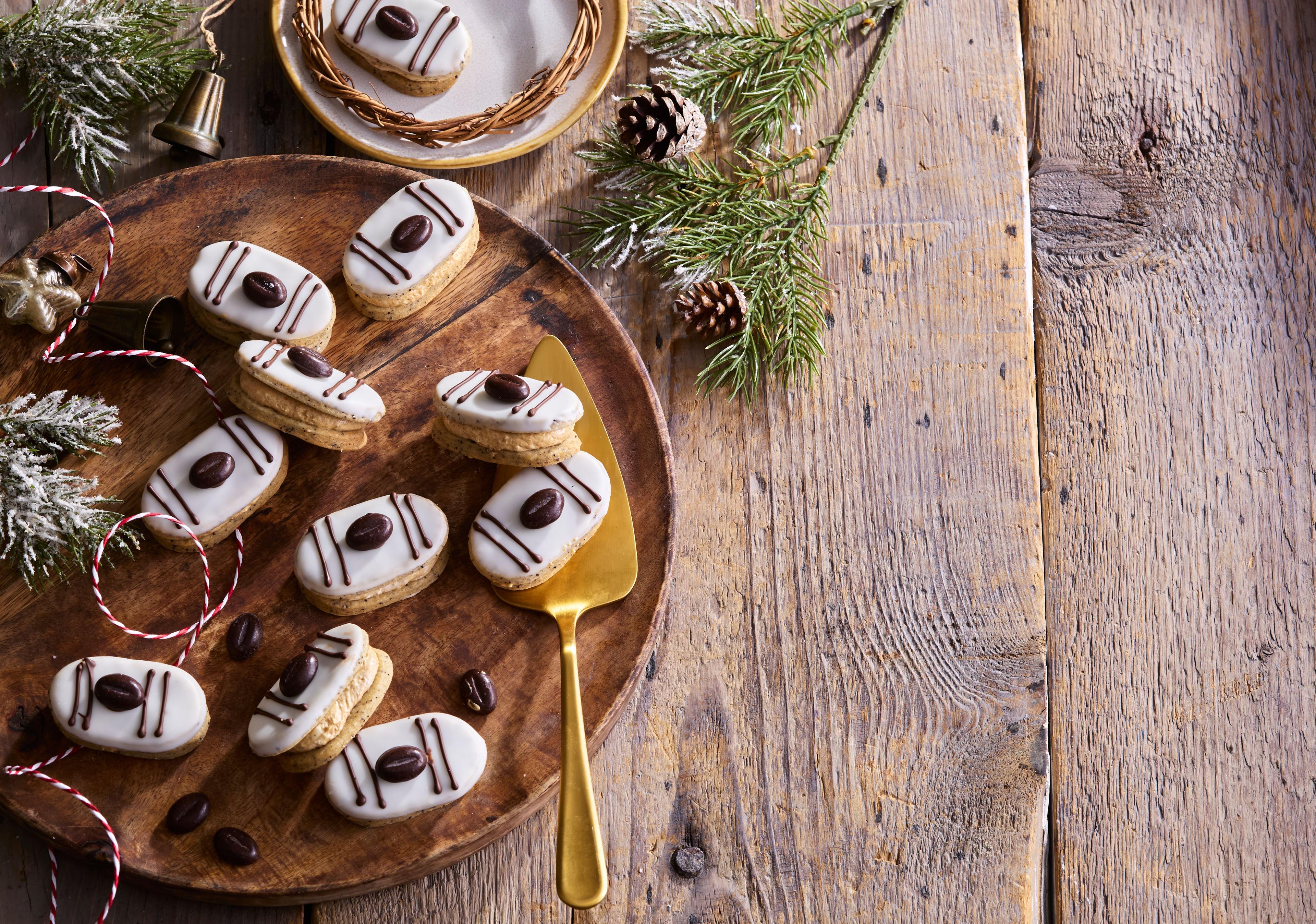 Vianočné mocca koláčiky s čokoládovou polevou