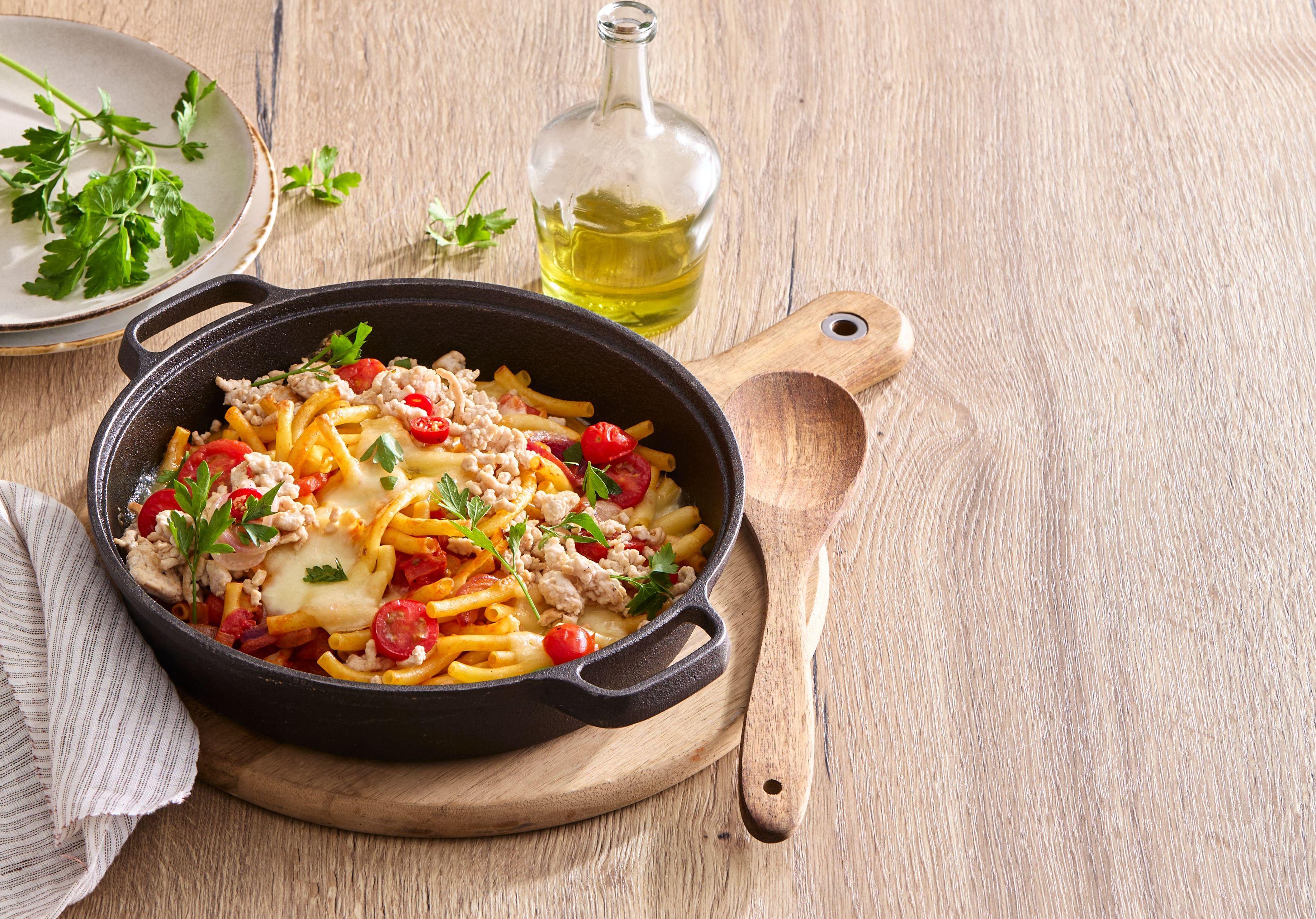 Zapečené cestoviny s morčacím mäsom a mozzarellou