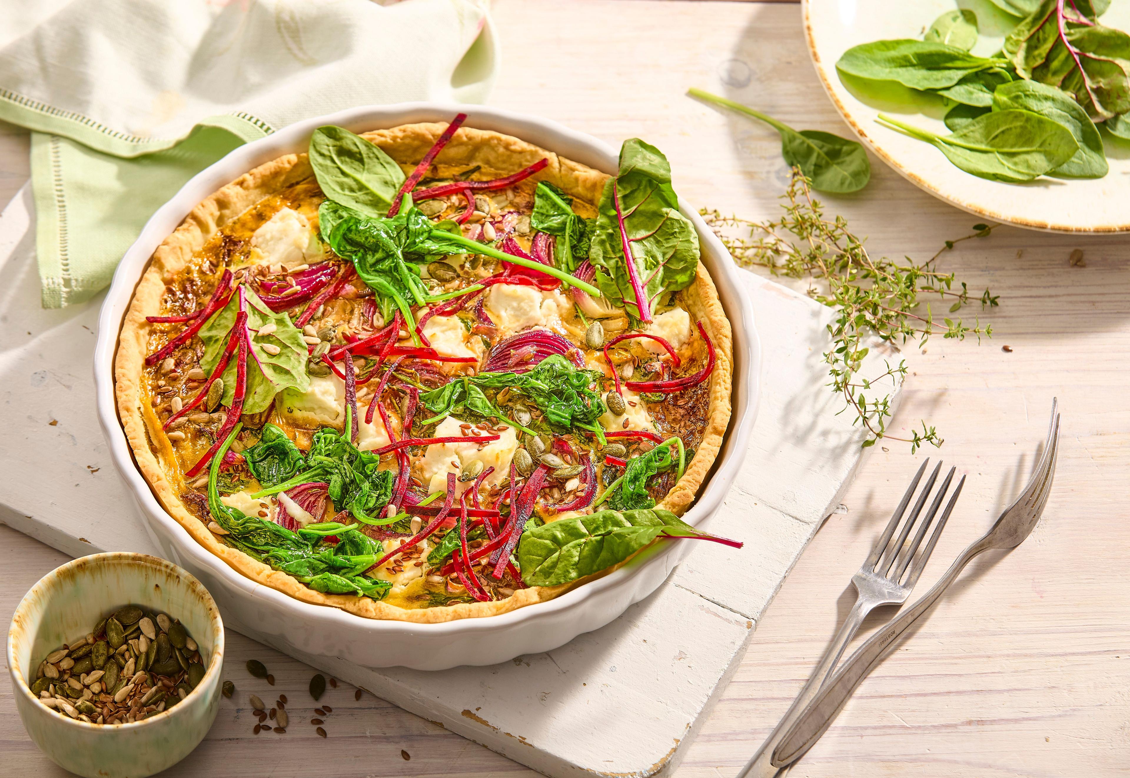Quiche s kozím syrom, červenou repou a špenátom