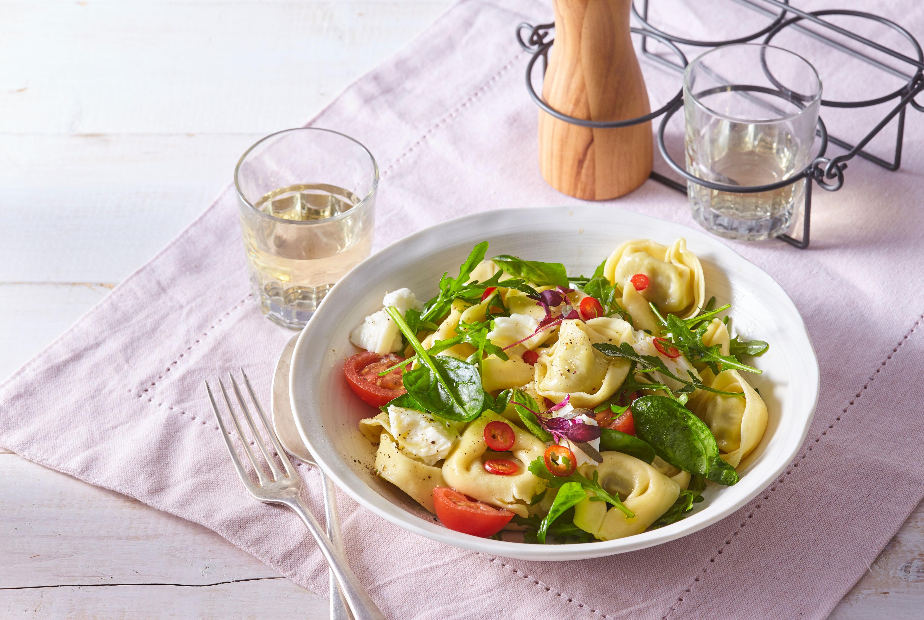 Šalát s tortellini a mozzarellou