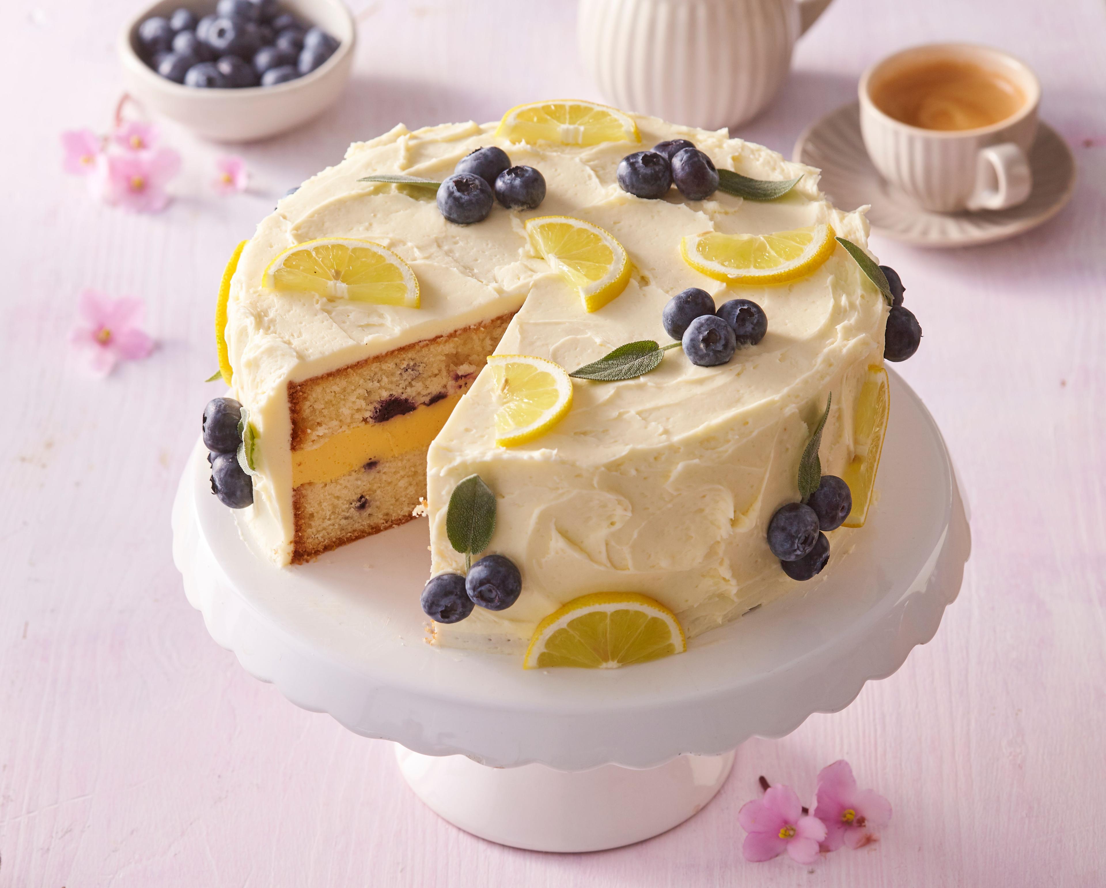 Svieža jogurtovo-smotanová jarná torta