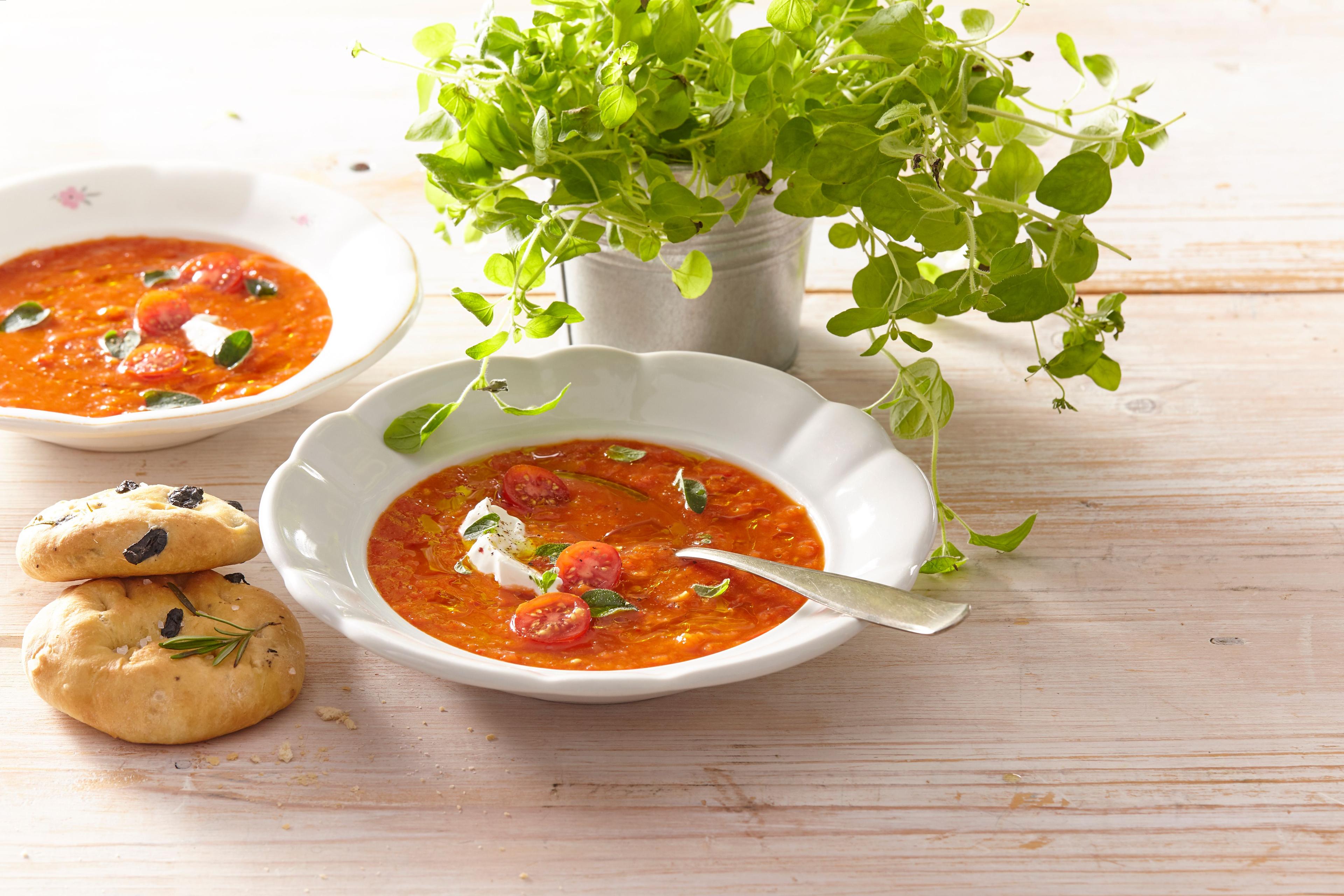 Paradajkové gazpacho a domáca focaccia