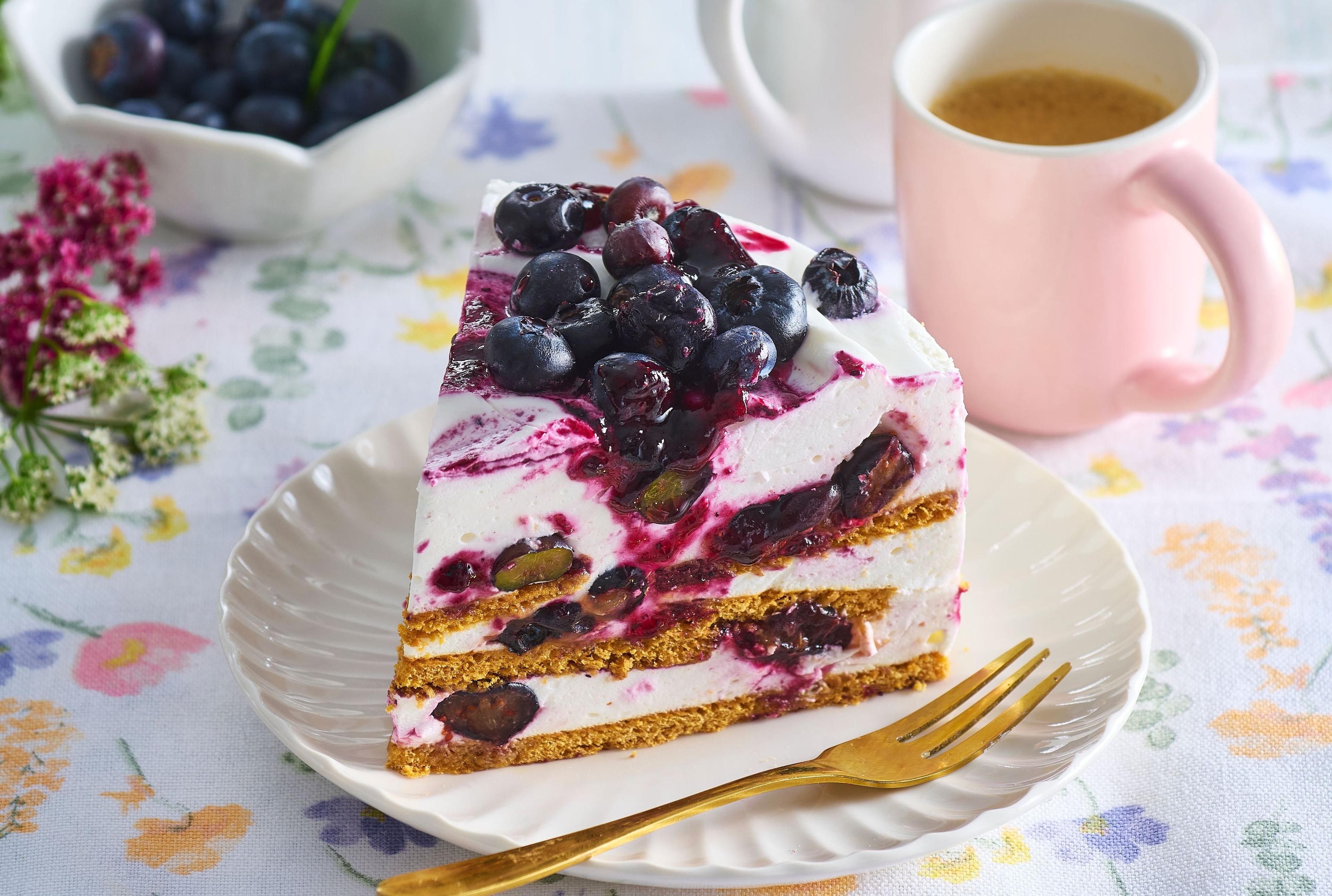 Nepečená citrónovo-čučoriedková smotanová torta