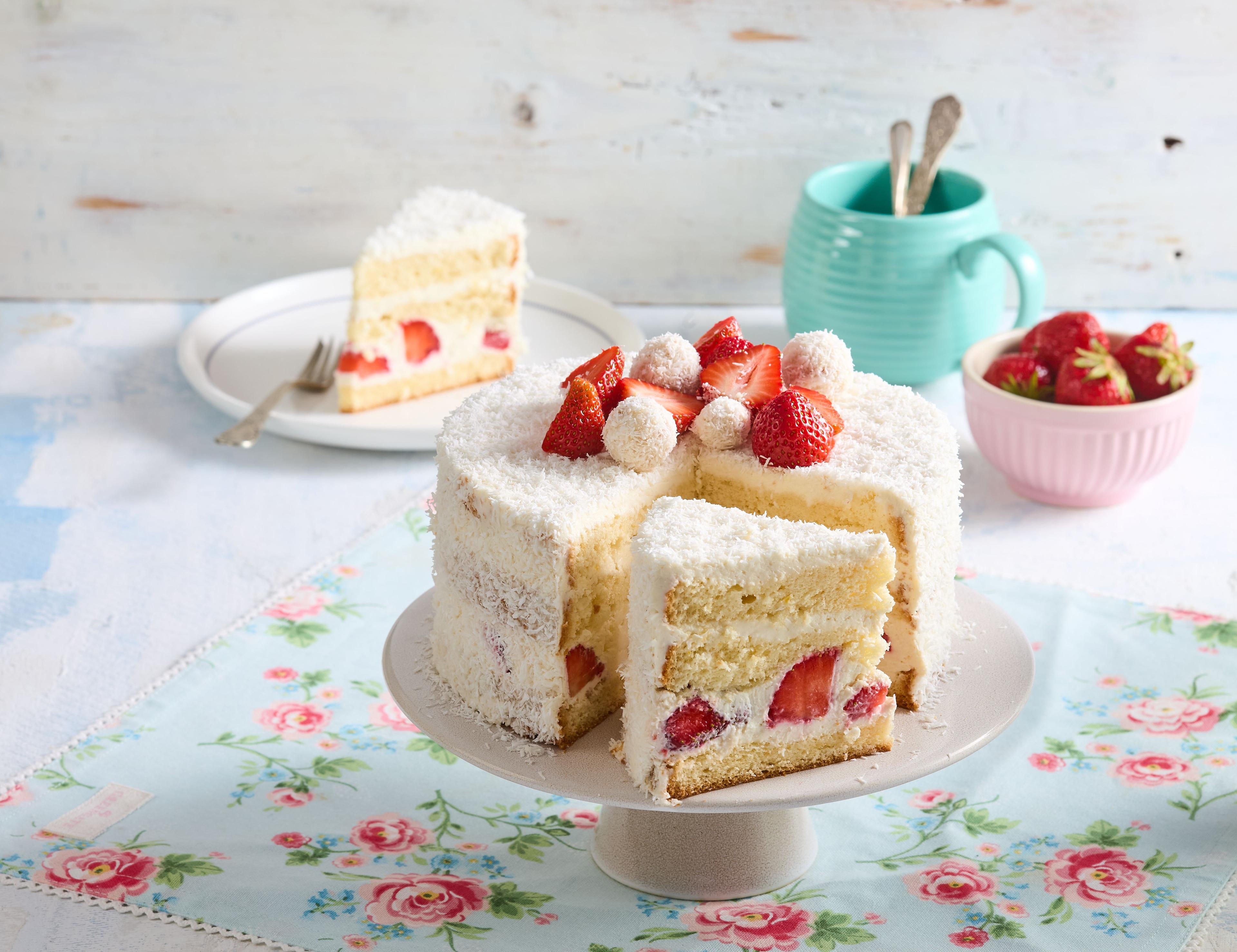 Kokosová torta s jahodami