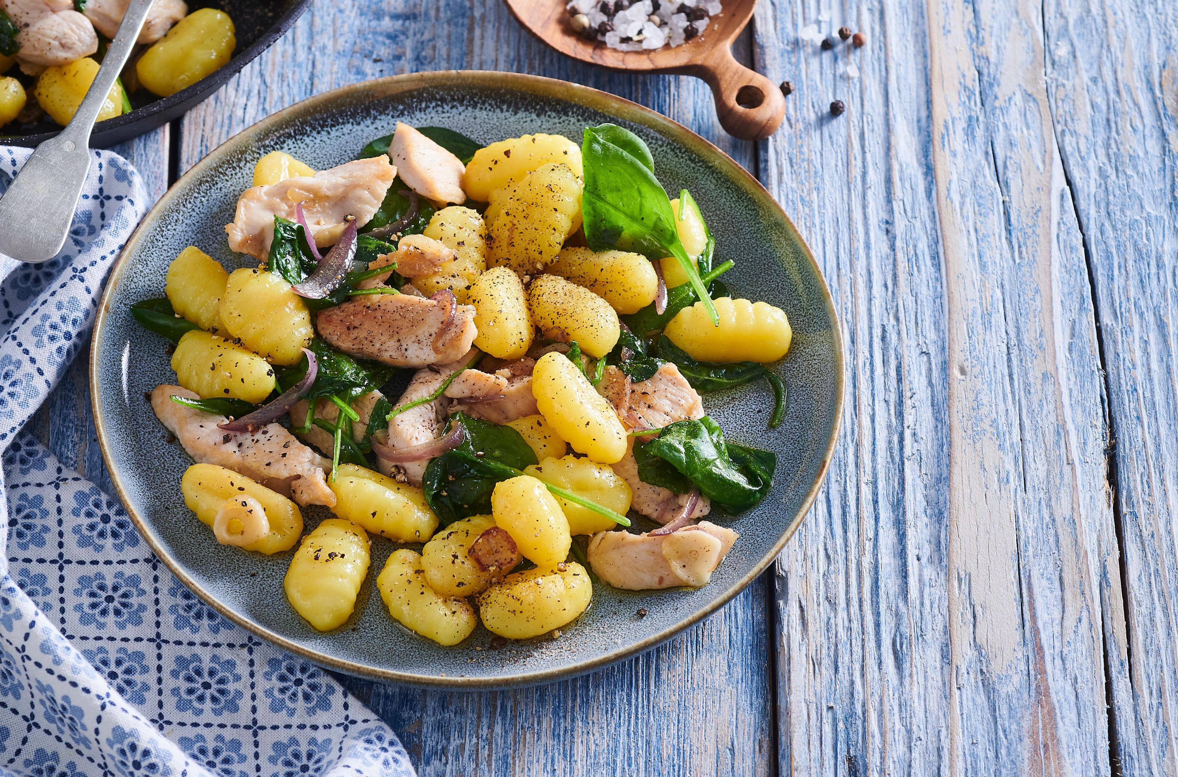 Zemiakové gnocchi so špenátom a morčacím mäsom
