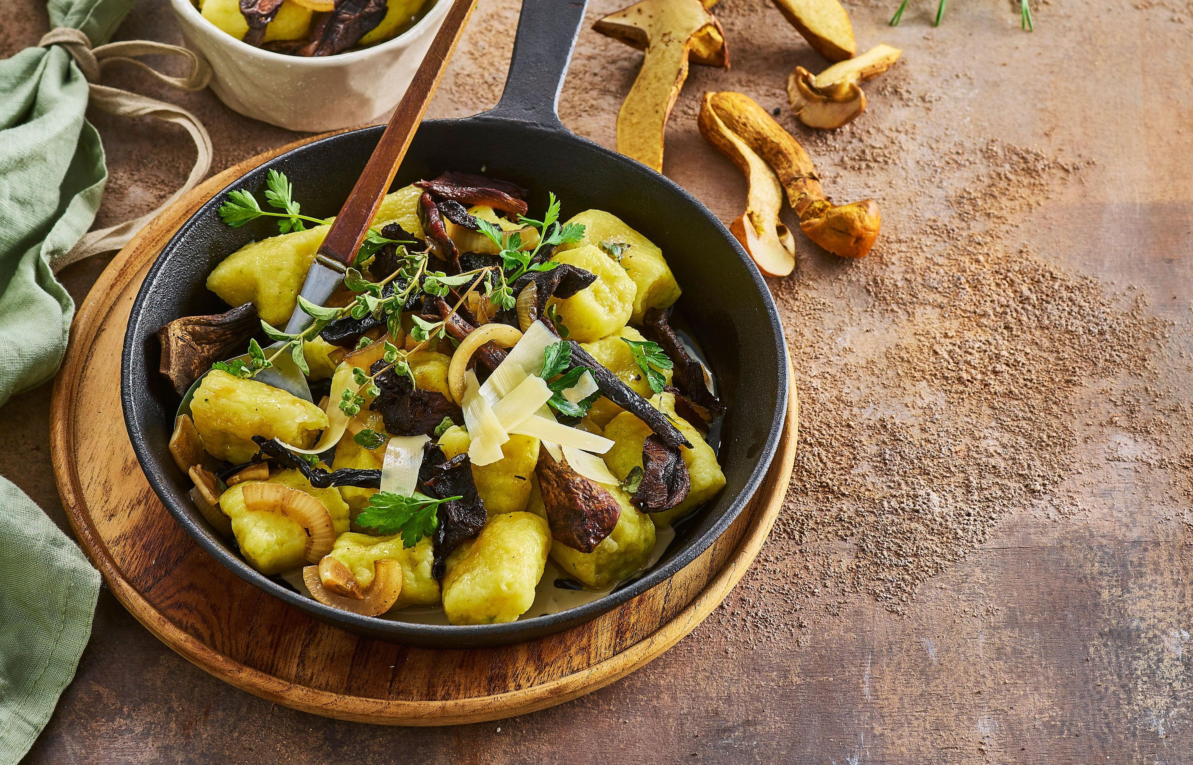 Domáce cuketové gnocchi s hubami a parmezánom