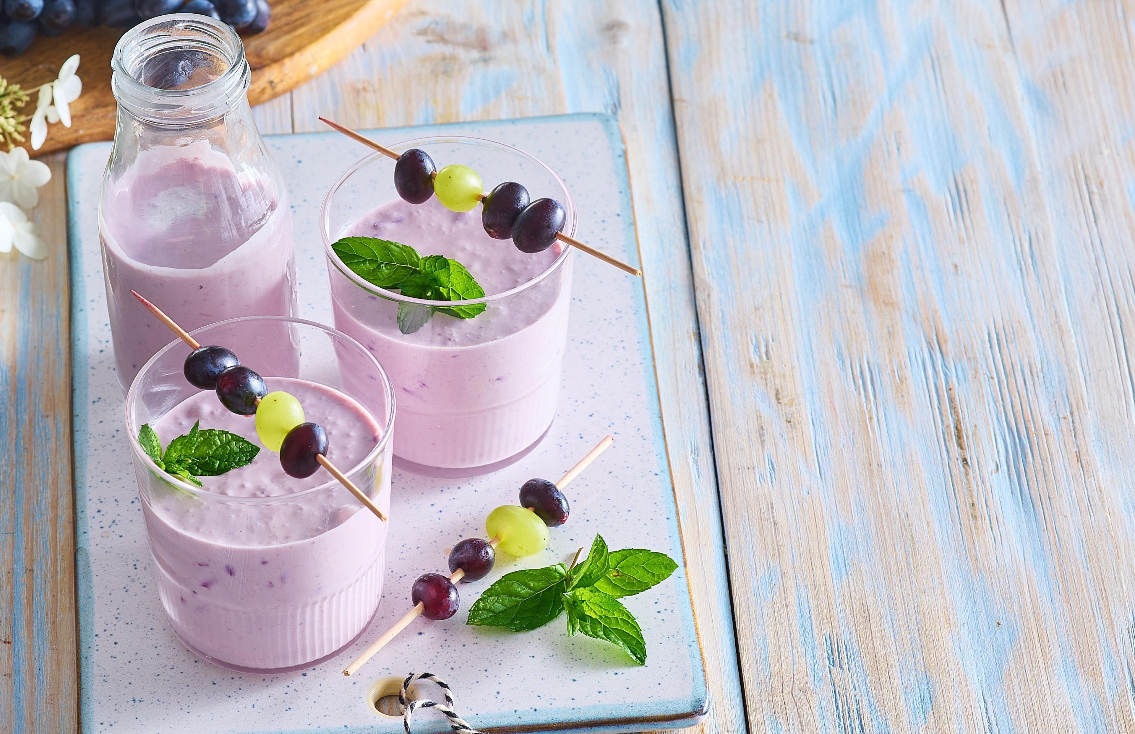 Hroznové smoothie s čučoriedkami