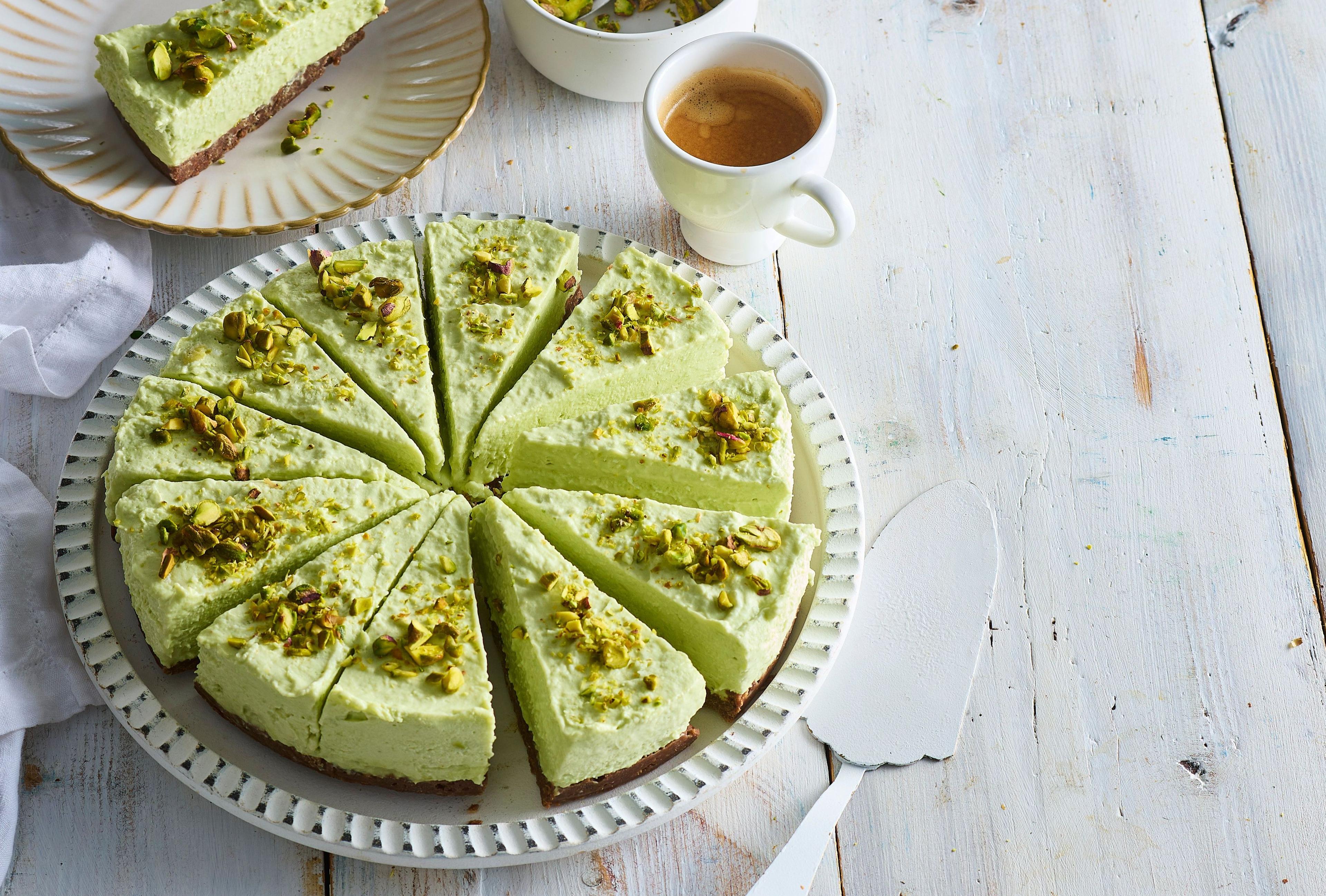 Avokádový cheesecake s pistáciami