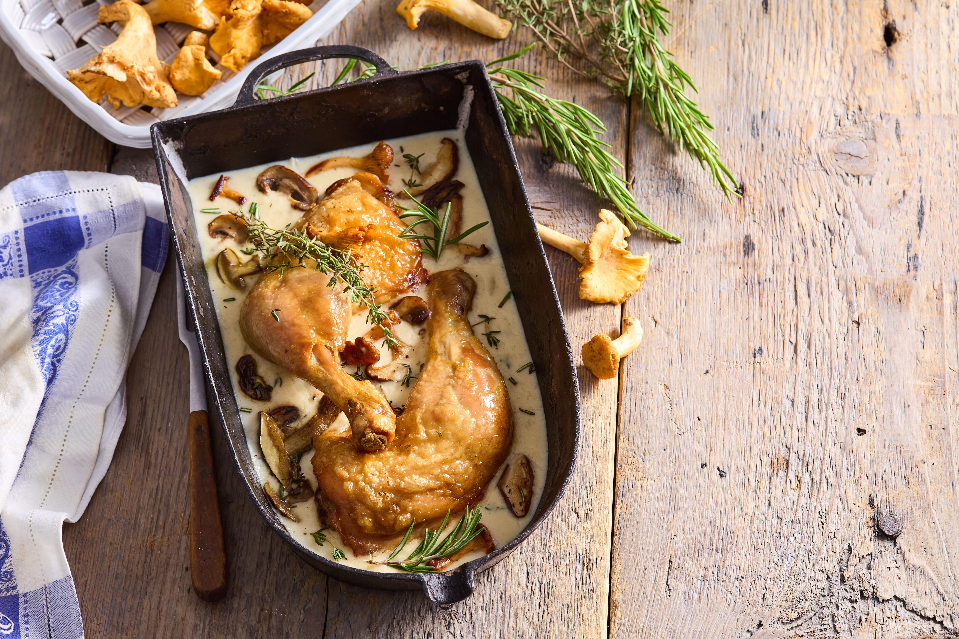 Hubová omáčka s kuracím mäsom v jednom pekáčiku