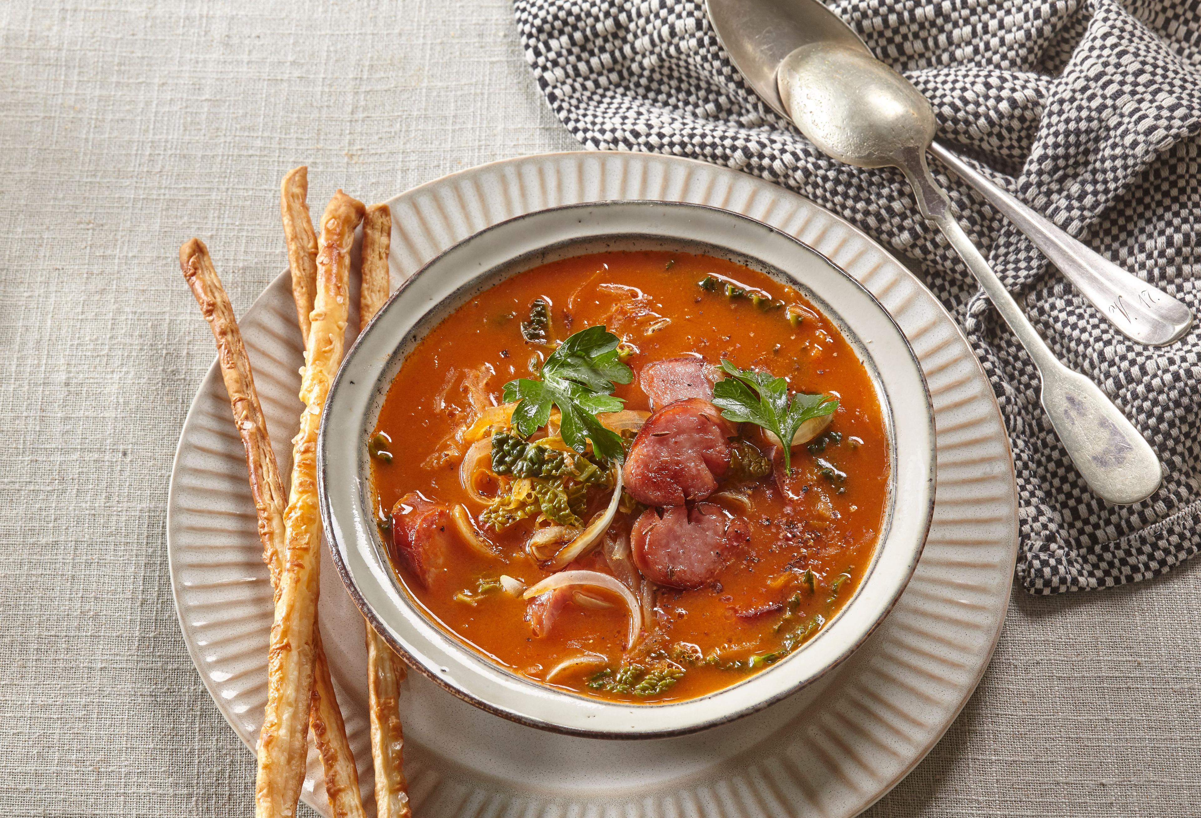 Kapustnica so syrovými tyčinkami