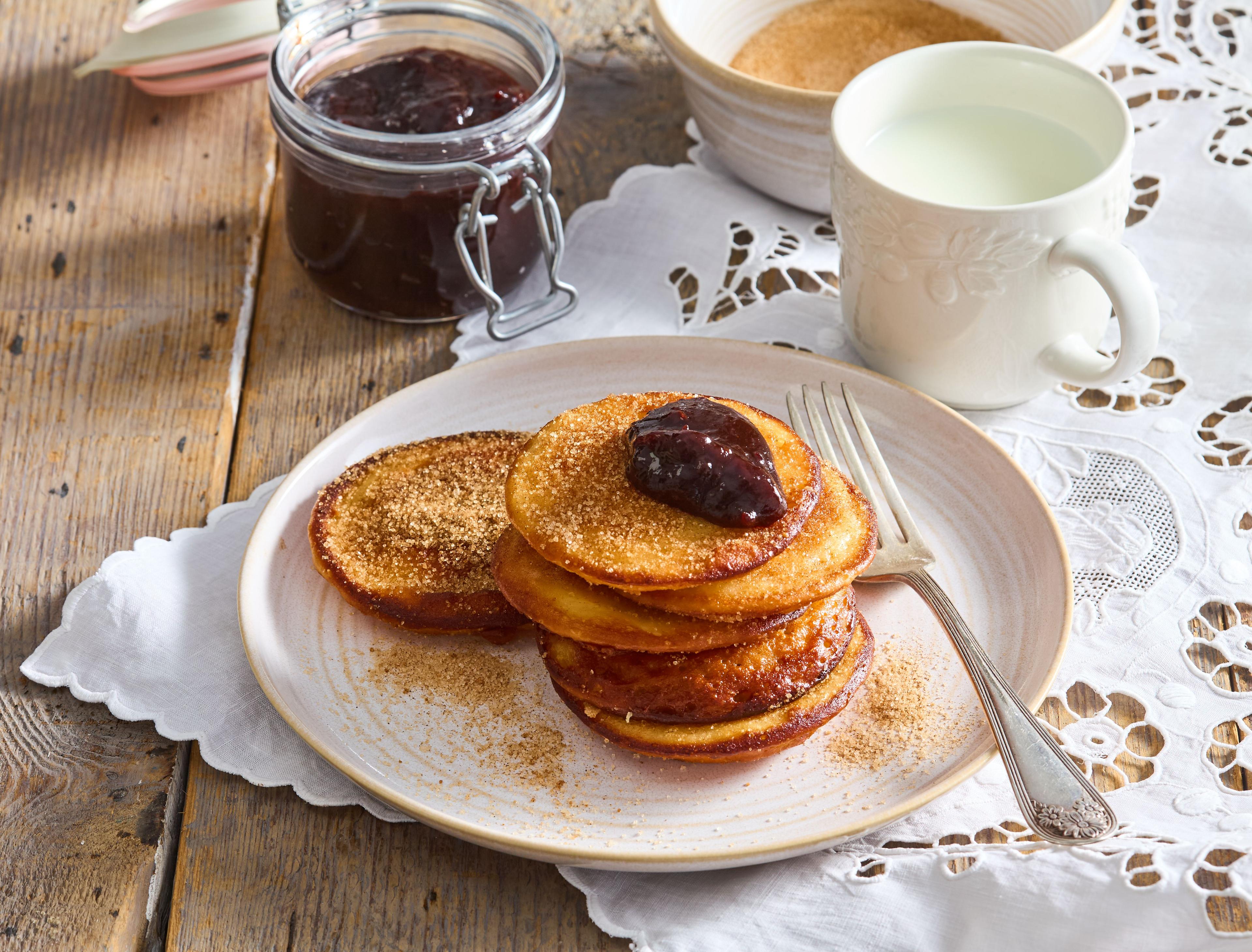 Škoricové lievance so slivkovým lekvárom