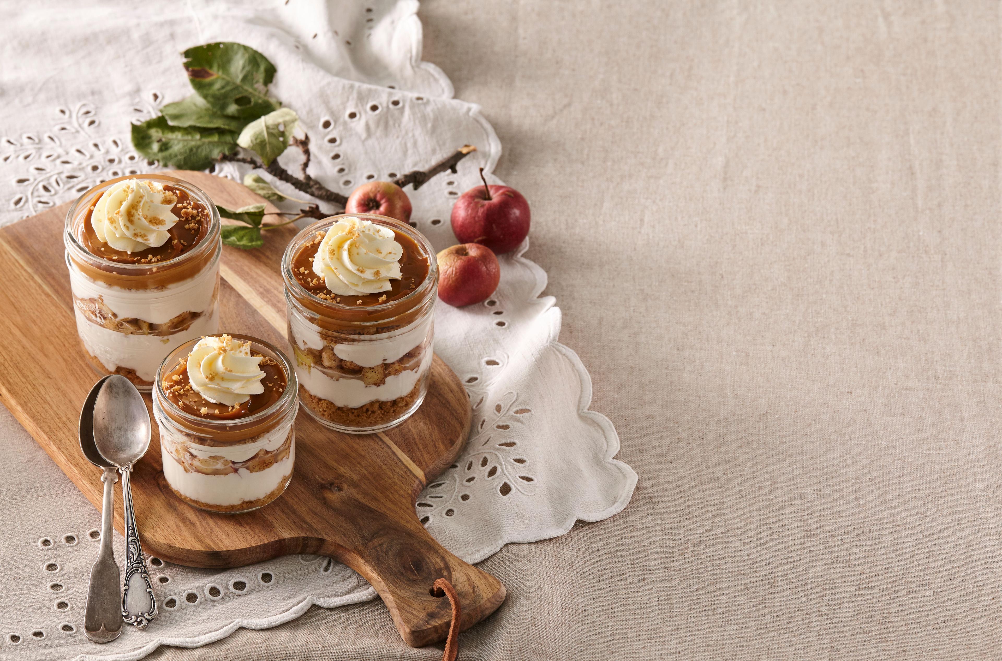 Cheesecake s karamelom a jablkami