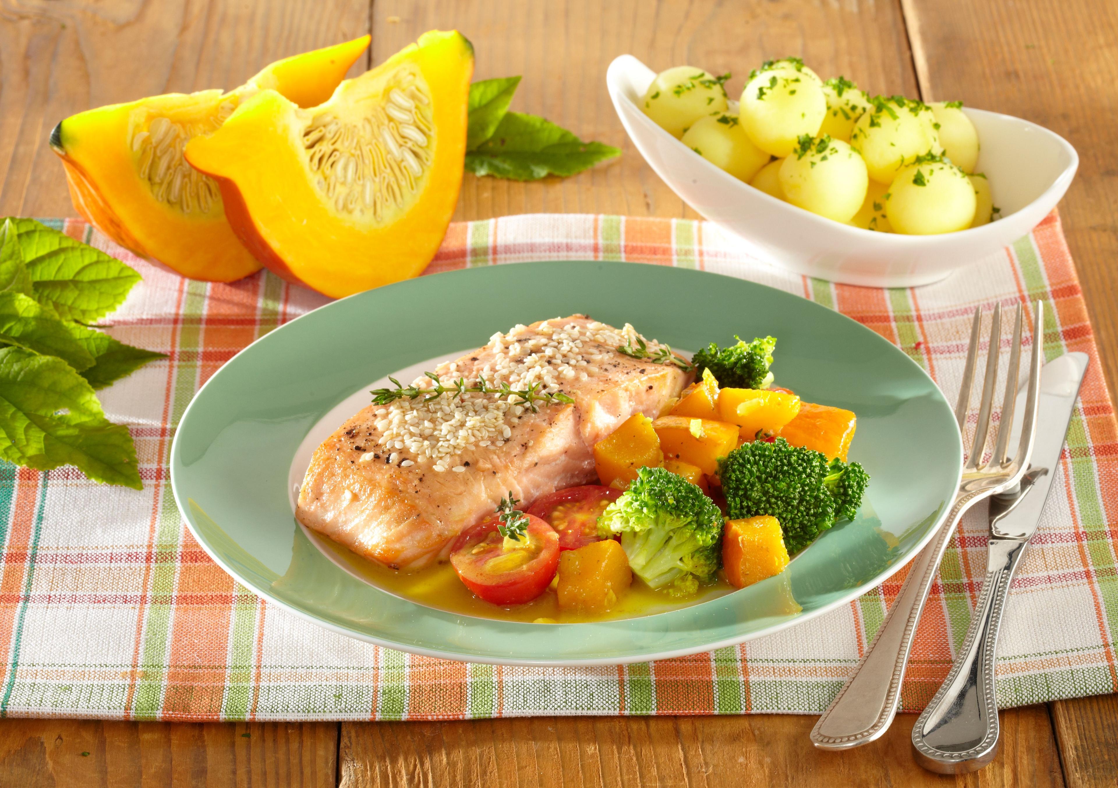 Steak z lososa s tekvicou a brokolicou