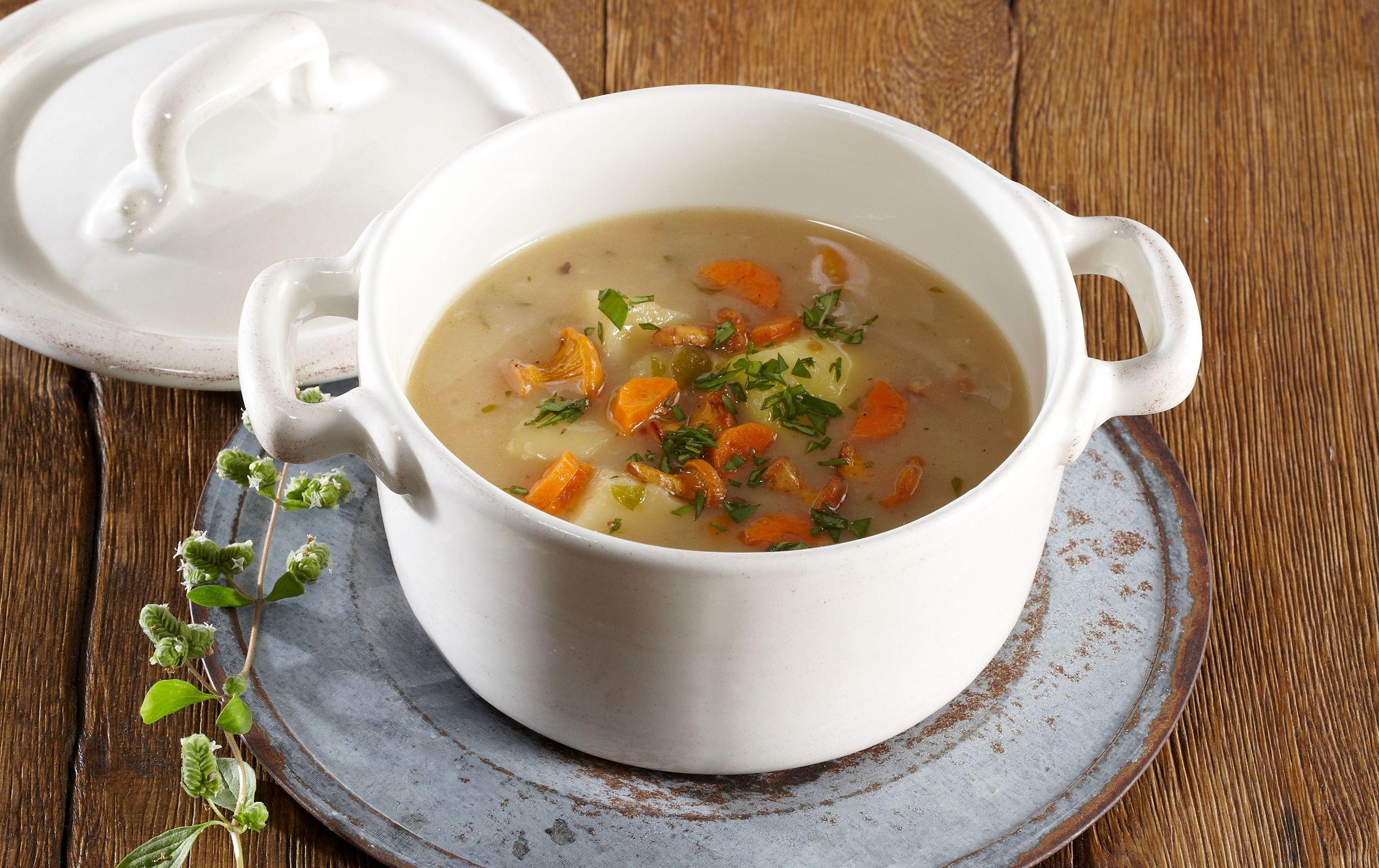 Zemiaková polievka s koreňovou zeleninou a hubami