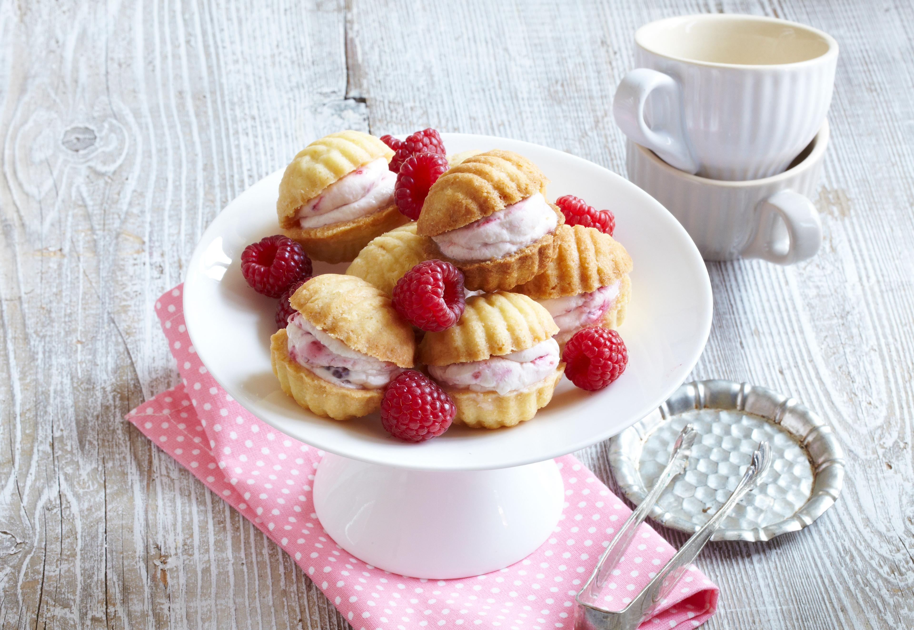 Linecké košíčky plnené malinovou penou