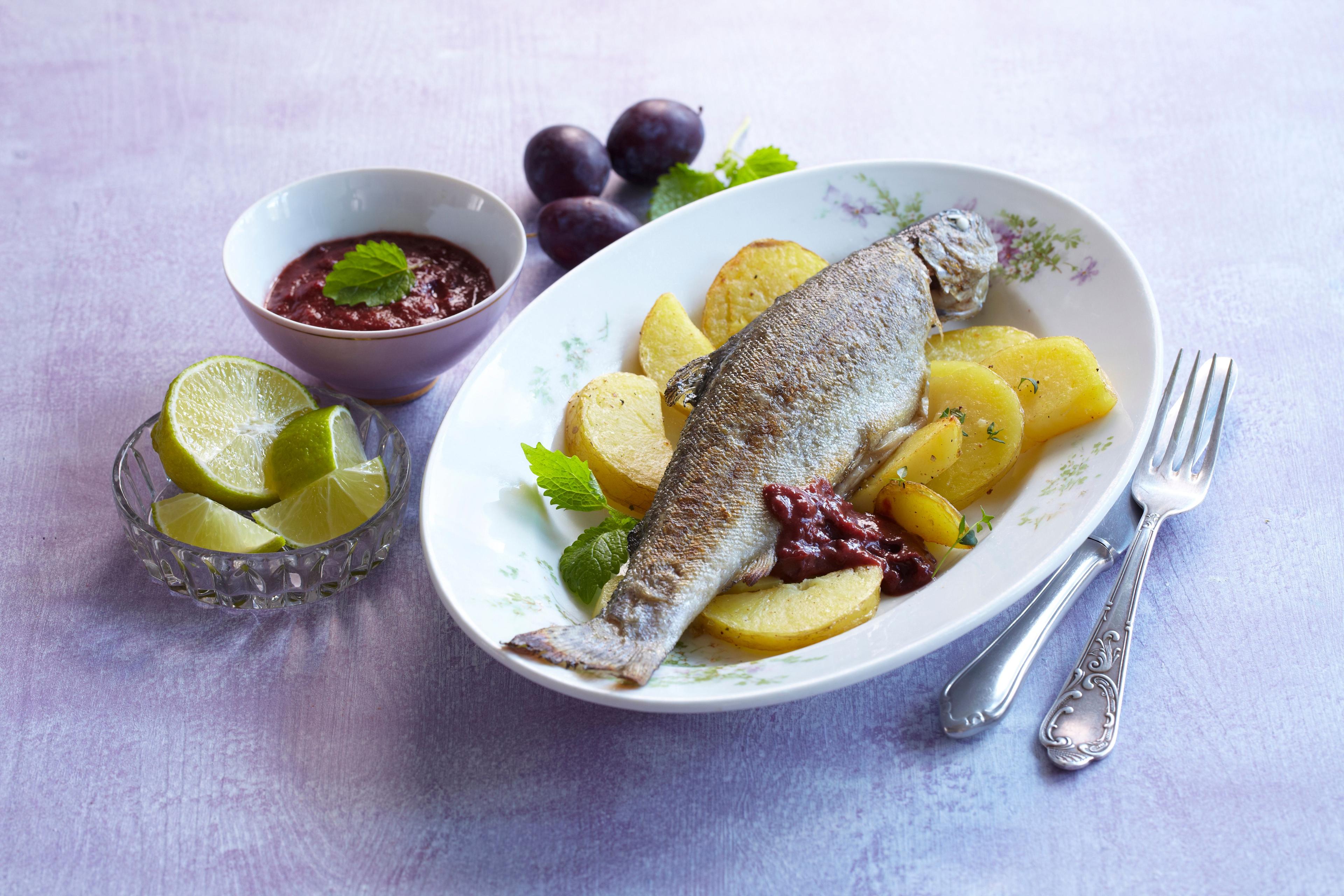 Pstruh so slivkovým pyré