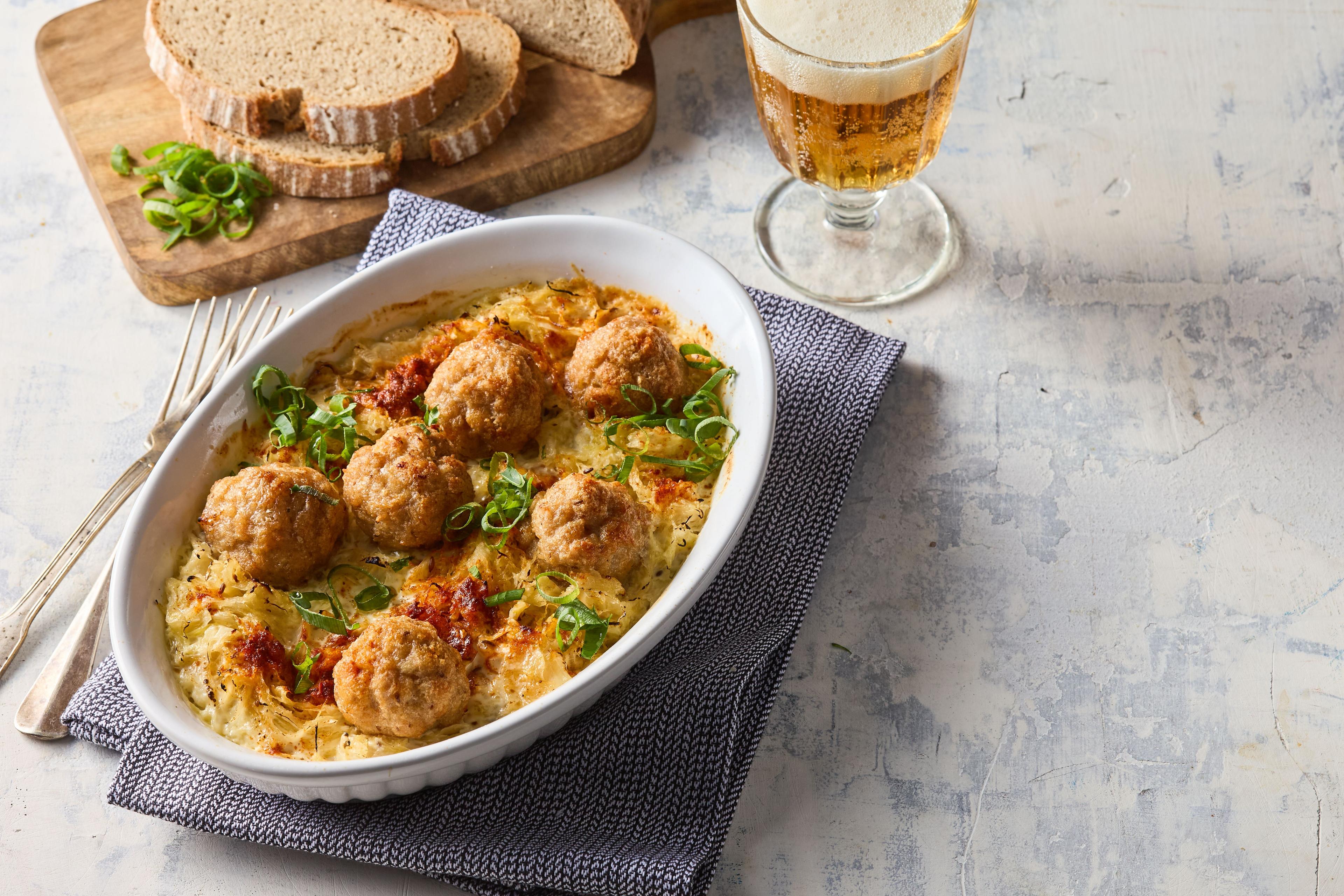 Kuracie guľôčky pečené v kyslej kapuste