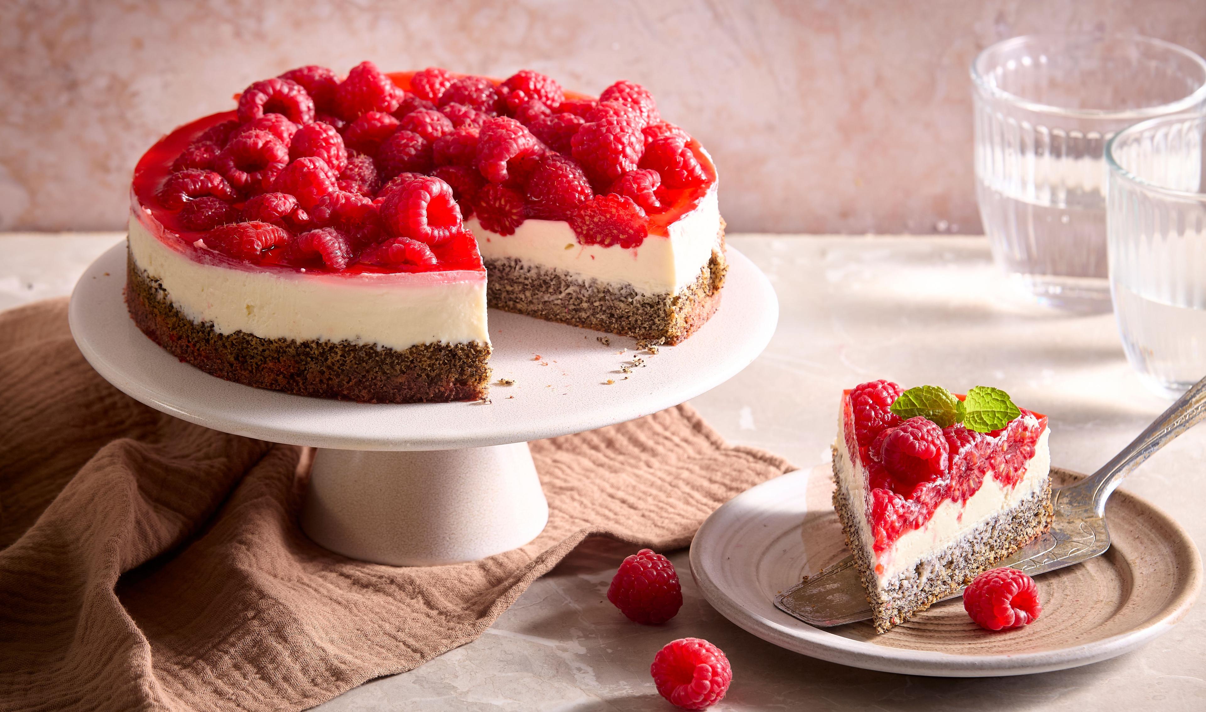 Maková torta s malinami