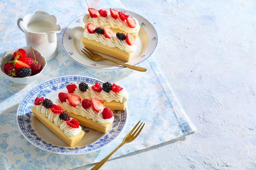 Rakvičky so šľahačkou a ovocím