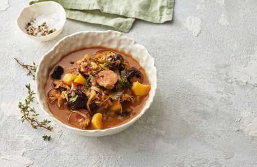 Vianočná kapustnica so sušenými slivkami