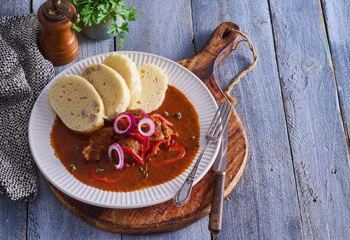 Bravčový guláš z rúry