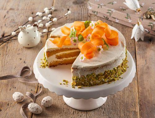 Mrkvová torta s mascarpone a pistáciami