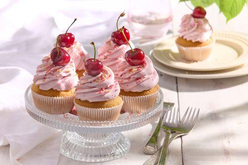 Cupcakes s čerešňovou náplňou