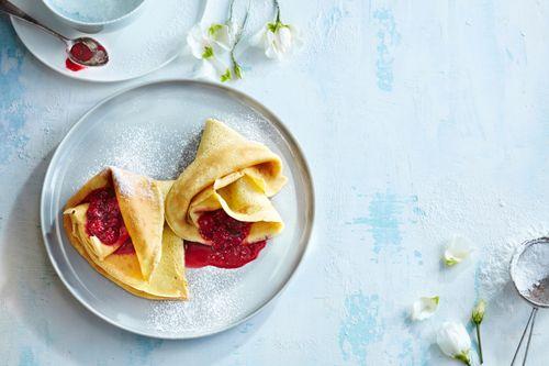 Kokosové palacinky s horúcimi malinami