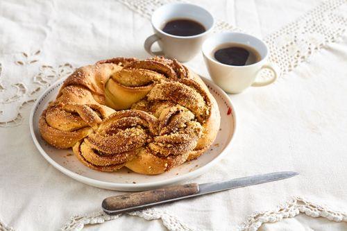 Orechový pletenec z kysnutého cesta