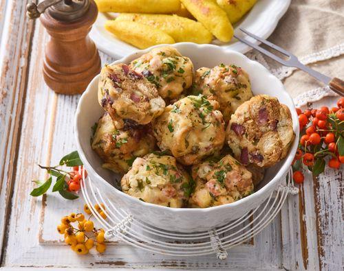 Prílohové recepty: Slaninové knedličky a zemiakové šišky