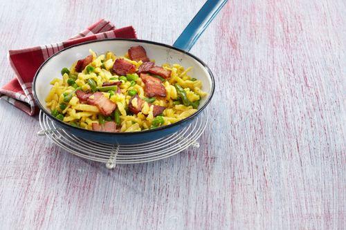 Špecle so slaninou a hráškom