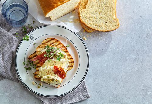 Jemná bryndzová nátierka a domáci toastový chlieb