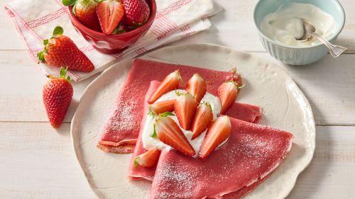 Palacinky s jogurtom a jahodami