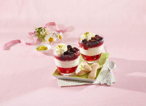 Mascarpone pohár s malinami a ostružinami