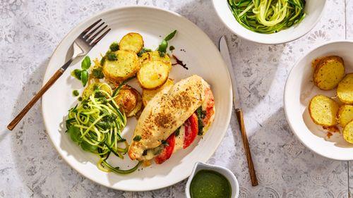 Zapečené plnené kuracie prsia s paradajkami a špenátom