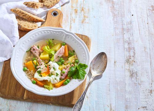 Veľkonočná polievka s údeným mäsom a zeleninou