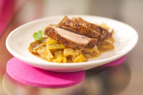 Valentínska bravčová panenka s jablkami