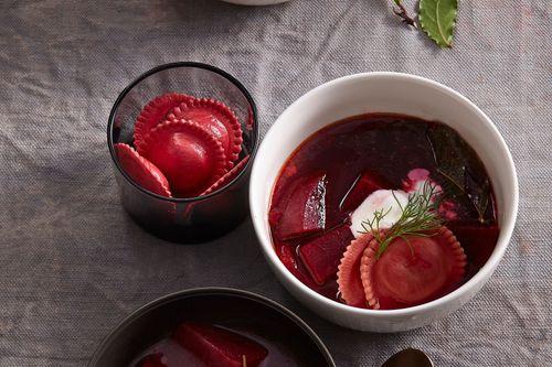 Silný vývar s repou a raviolami