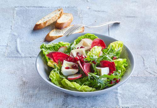 Hermelínový šalát s granátovým jablkom