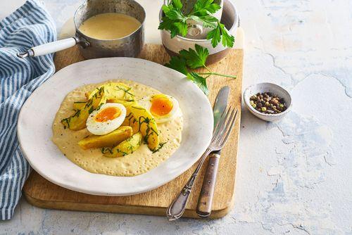 Krémová horčicová omáčka s vajíčkom a zemiakmi