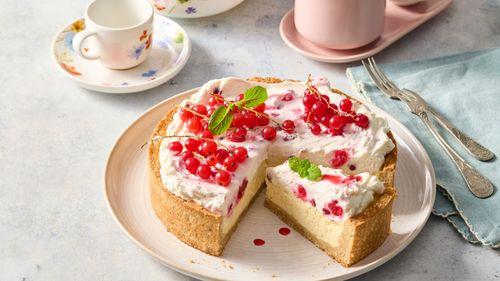 Cheesecake s ríbezľovou šľahačkou