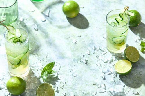 Gin spritz s mätou a uhorkou