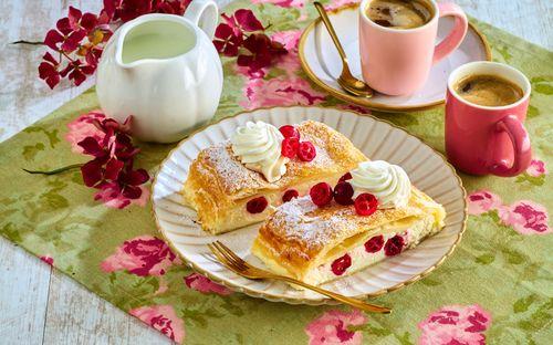 Tvarohový závin s brusnicami