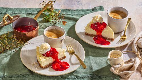 Kokosový cheesecake s jahodovým džemom