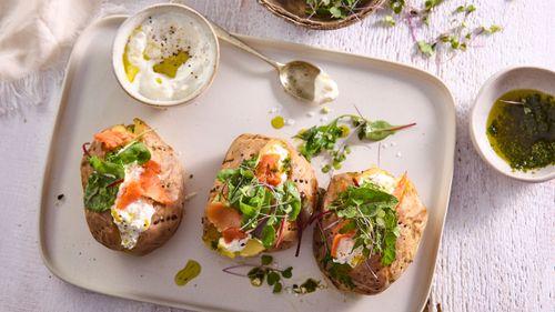 Plnené pečené zemiaky s údeným lososom