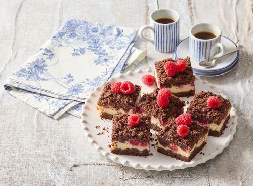 Strúhaný tvarohový koláč s malinami